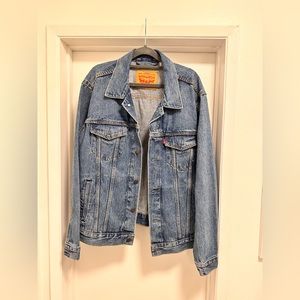 BRAND NEW Levi’s Denim Jacket